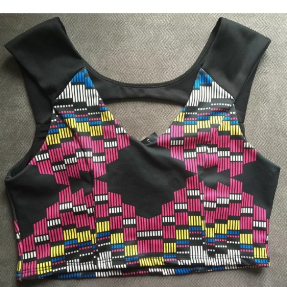 BEBE Cropped Print Blocked Top Size LARGE